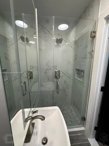 $1,700 | 2100 Southwest 100th Avenue, Unit 1, Miami, FL 33165