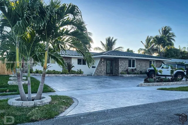 $1,700 | 2100 Southwest 100th Avenue, Unit 1, Miami, FL 33165