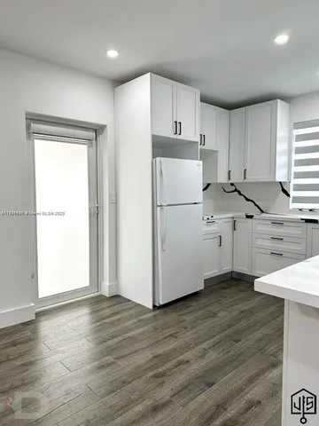 $1,700 | 2100 Southwest 100th Avenue, Unit 1, Miami, FL 33165