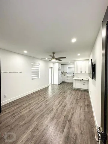 $1,700 | 2100 Southwest 100th Avenue, Unit 1, Miami, FL 33165