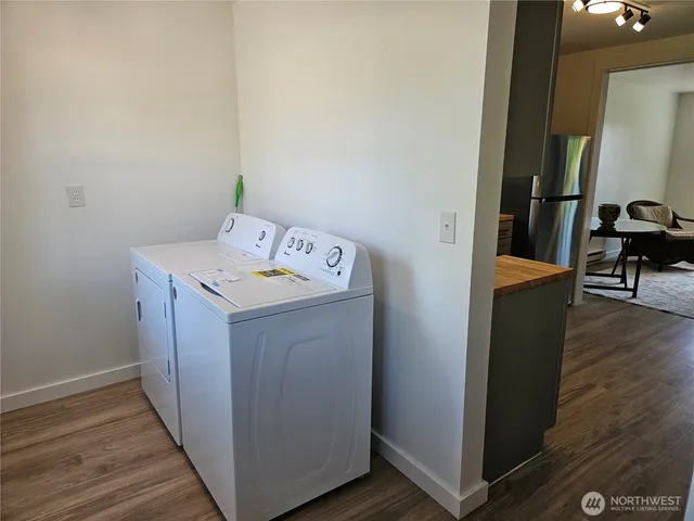 a view of a yard in front of a house