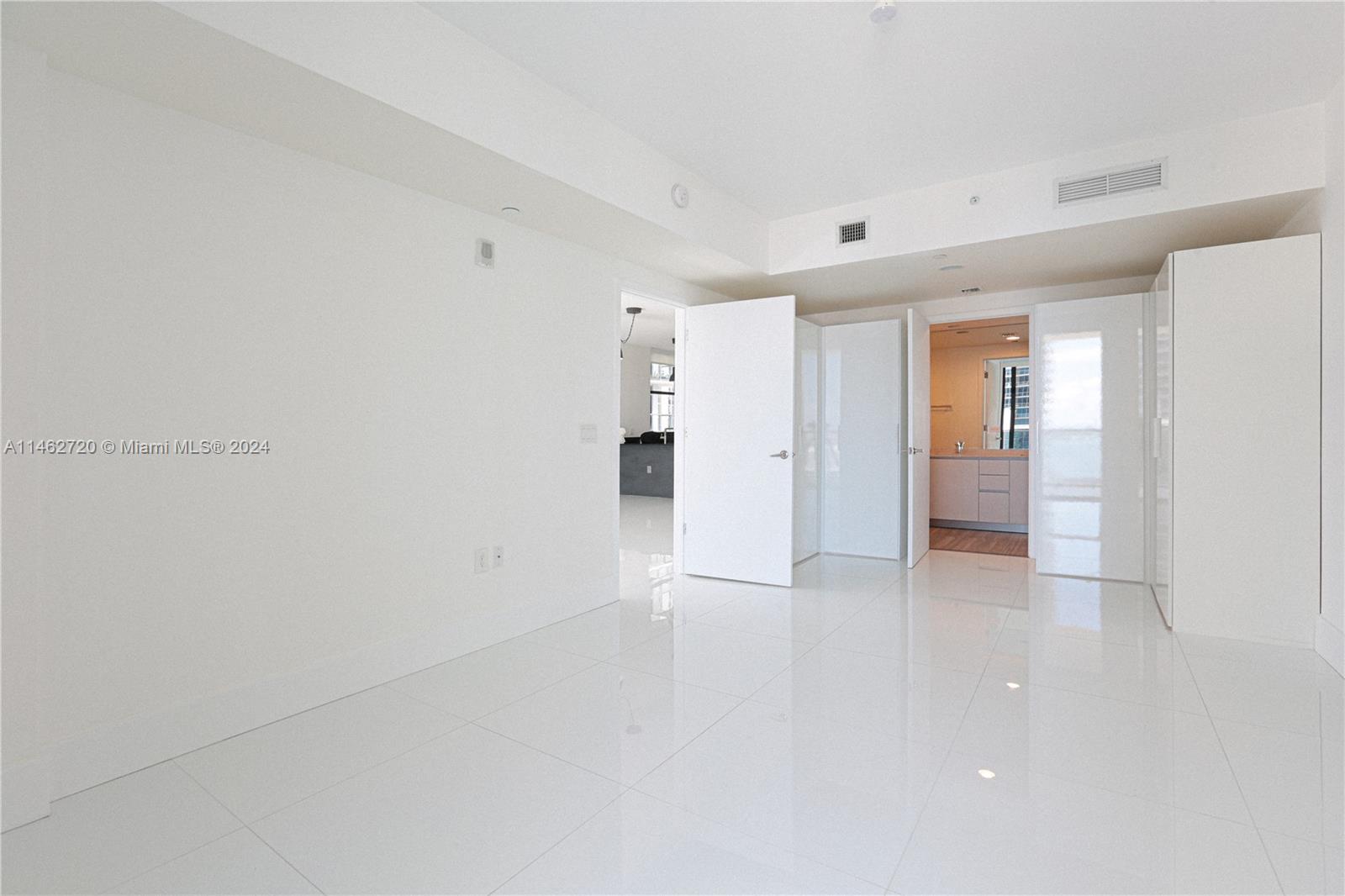 1010 Brickell Avenue, Unit 2505 Miami, FL 33131 - Photo 58 of 61 a view of an empty room with a kitchen