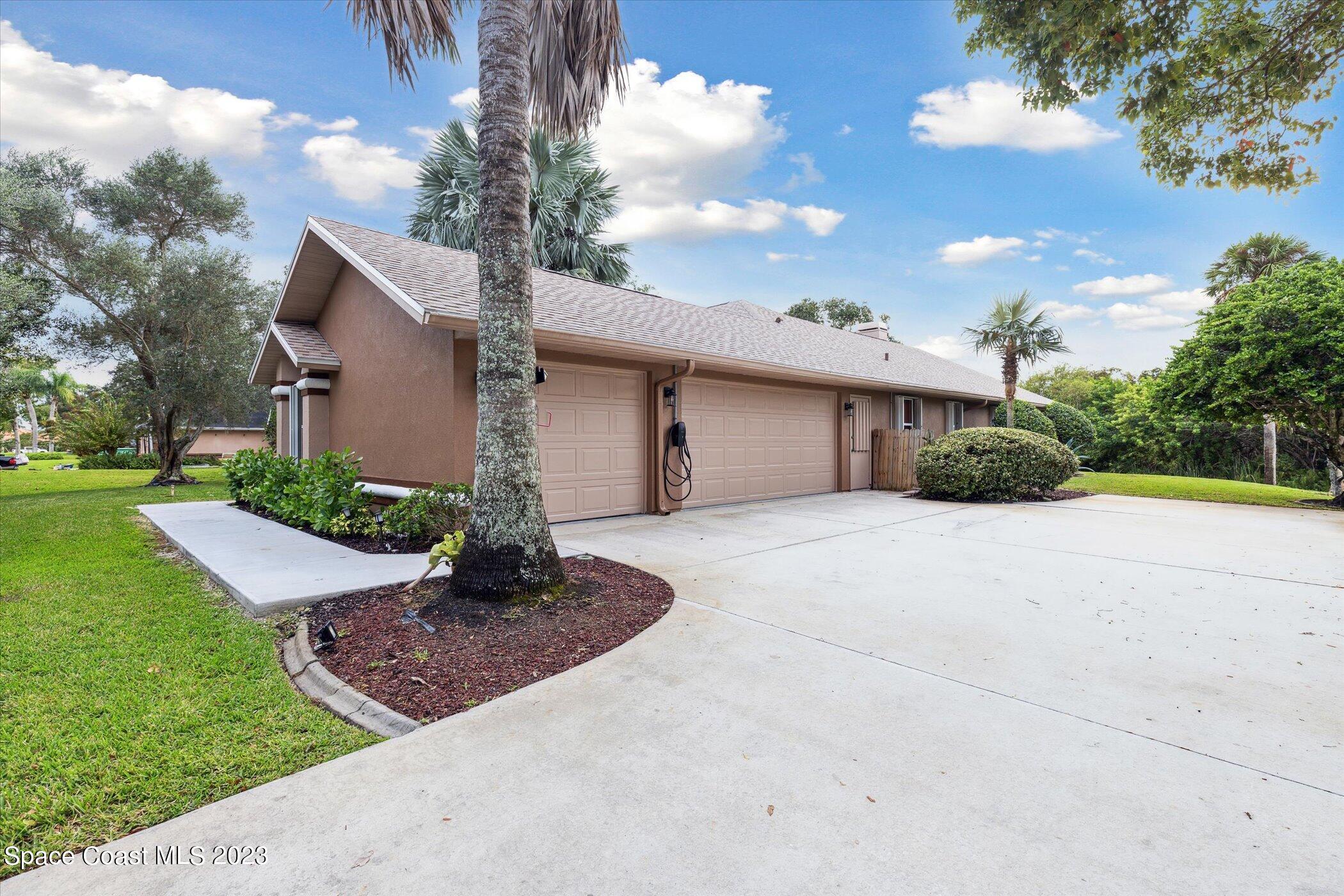 4644 Canard Road Melbourne, FL 32934 - Photo 4 of 42 a front view of a house with garden