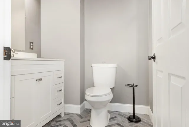 a view of a back yard of the house