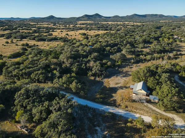 $439,500 | 255 North Thunder Creek Road, Utopia, TX 78884