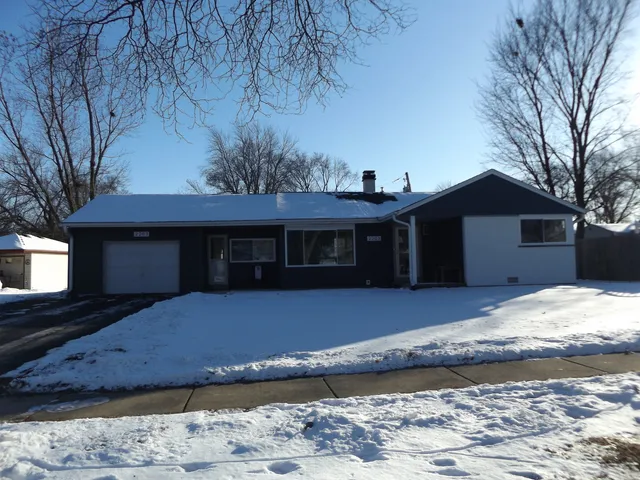 $2,875 | 2203 South Street, Rolling Meadows, IL 60008