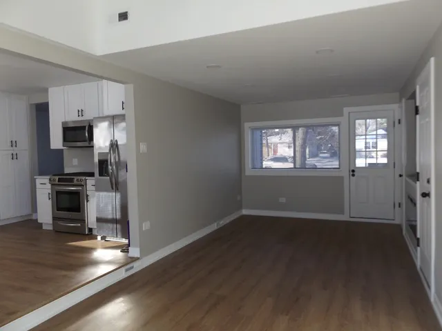 $2,875 | 2203 South Street, Rolling Meadows, IL 60008