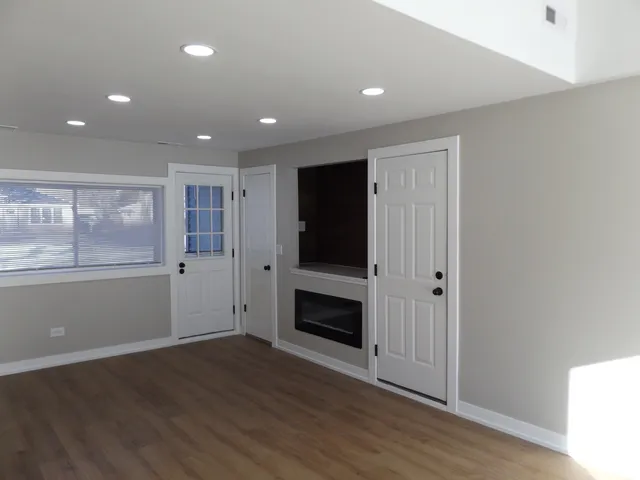 $2,875 | 2203 South Street, Rolling Meadows, IL 60008