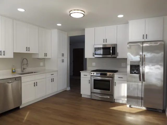 $2,875 | 2203 South Street, Rolling Meadows, IL 60008