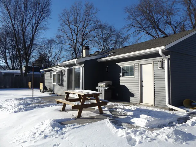 $2,875 | 2203 South Street, Rolling Meadows, IL 60008