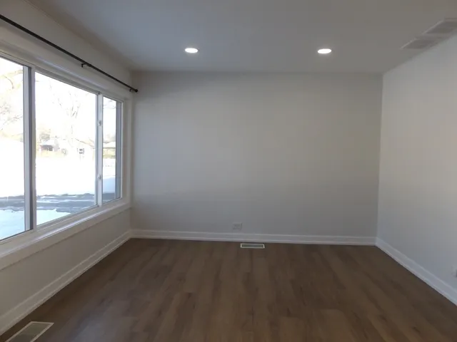 $2,875 | 2203 South Street, Rolling Meadows, IL 60008