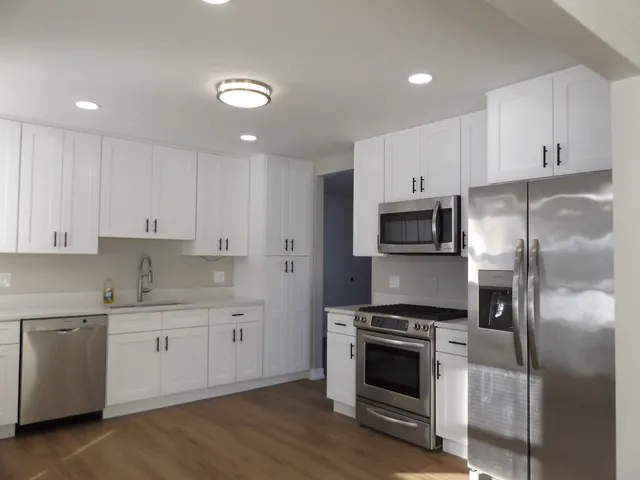 $2,875 | 2203 South Street, Rolling Meadows, IL 60008