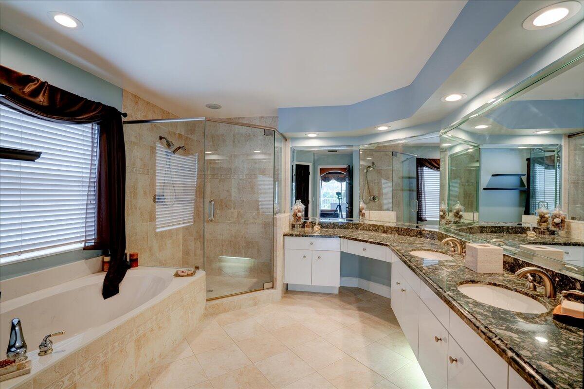19574 Dinner Key Drive Boca Raton, FL 33498 - Photo 19 of 25 Primary Bathroom