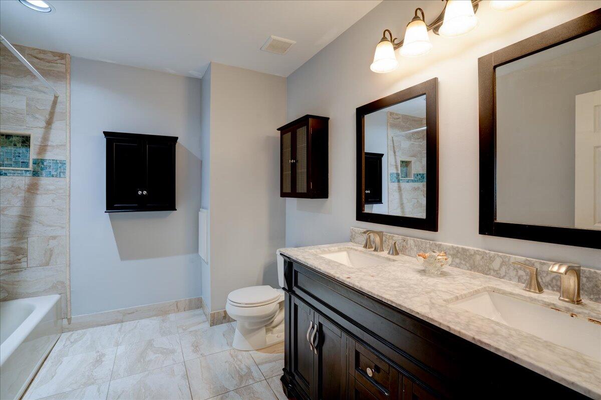 19574 Dinner Key Drive Boca Raton, FL 33498 - Photo 21 of 25 2nd Floor Bathroom