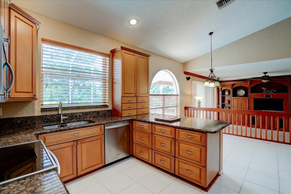 19574 Dinner Key Drive Boca Raton, FL 33498 - Photo 10 of 25 Kitchen
