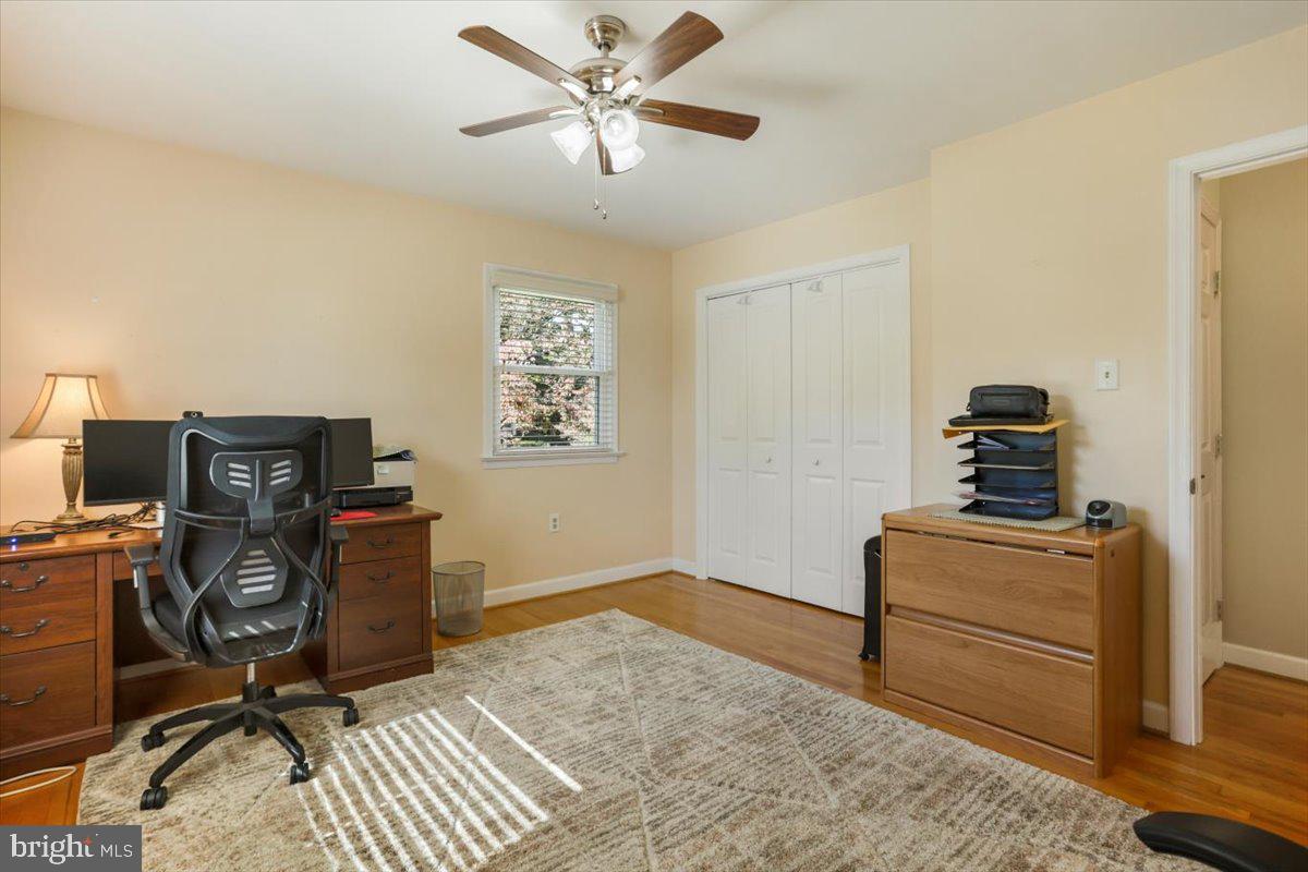 16040 Cloverton Lane Williamsport, MD 21795 - Photo 19 of 35 a living room with furniture