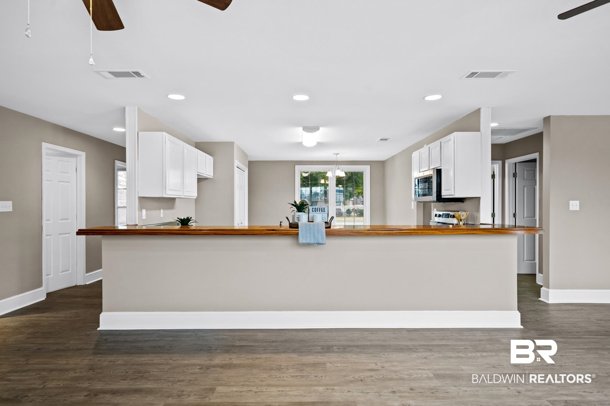 4586 Spinnaker Way Orange Beach, AL 36561 - Photo 12 of 37 Kitchen