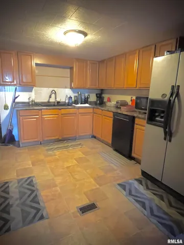 $94,900 | 225 Arrowhead Drive, Goreville, IL 62939