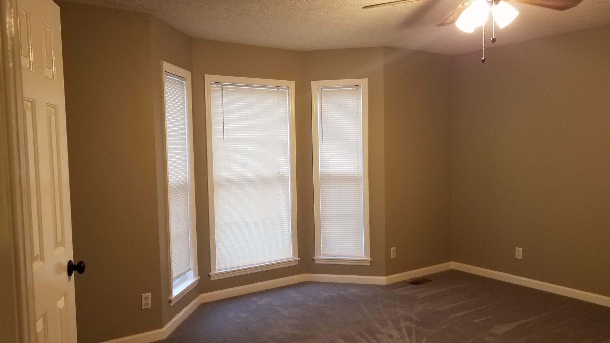 3784 Dot Road Springfield, TN 37172 - Photo 2 of 8 an empty room with window