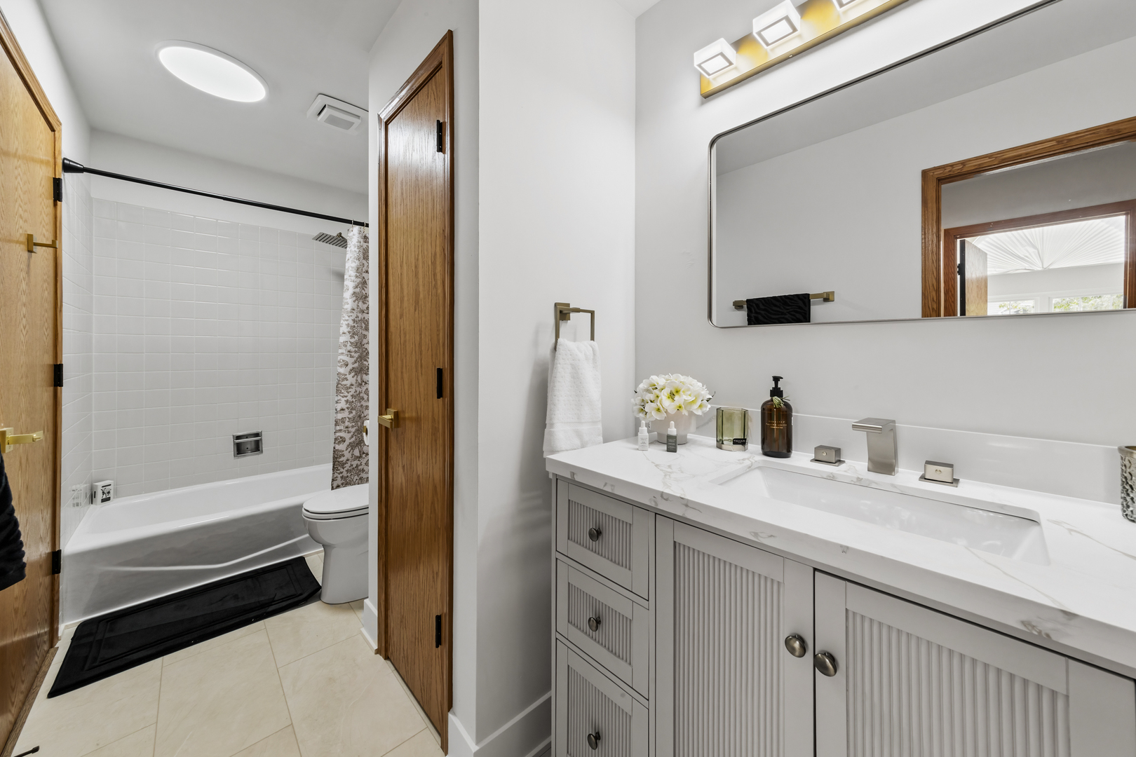 14710 Kenton Avenue Midlothian, IL 60445 - Photo 11 of 20 a bathroom with a tub sink and mirror