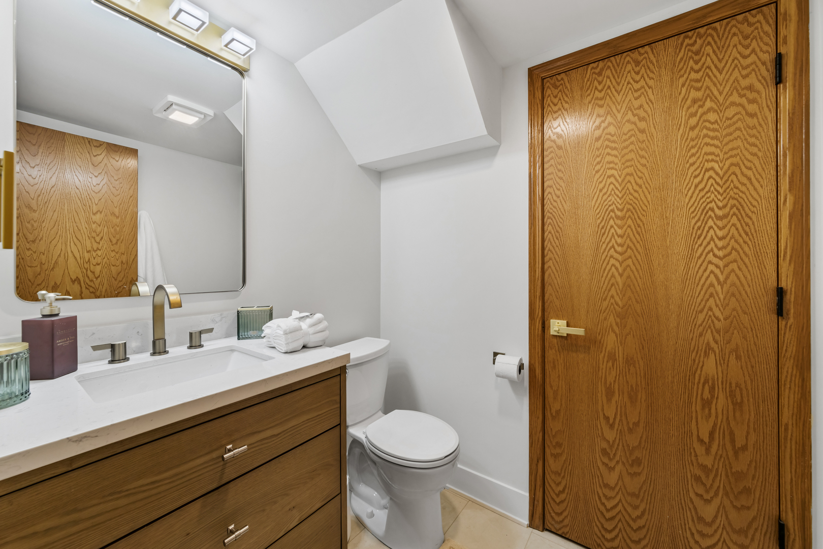 14710 Kenton Avenue Midlothian, IL 60445 - Photo 18 of 20 a bathroom with a sink a toilet and shower