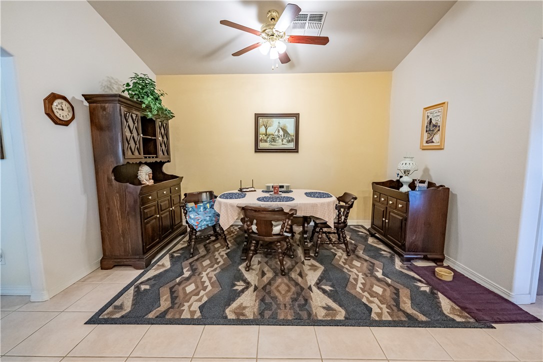 3790 Steel Avenue Kingman, AZ 86409 - Photo 11 of 41 Dining Area