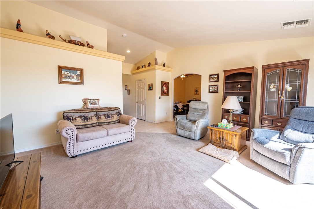 3790 Steel Avenue Kingman, AZ 86409 - Photo 12 of 41 Living Room
