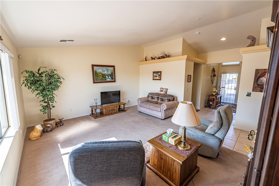 3790 Steel Avenue Kingman, AZ 86409 - Photo 13 of 41 Living Room