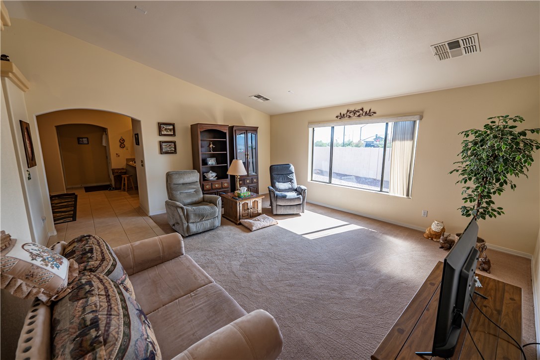 3790 Steel Avenue Kingman, AZ 86409 - Photo 14 of 41 Living Room