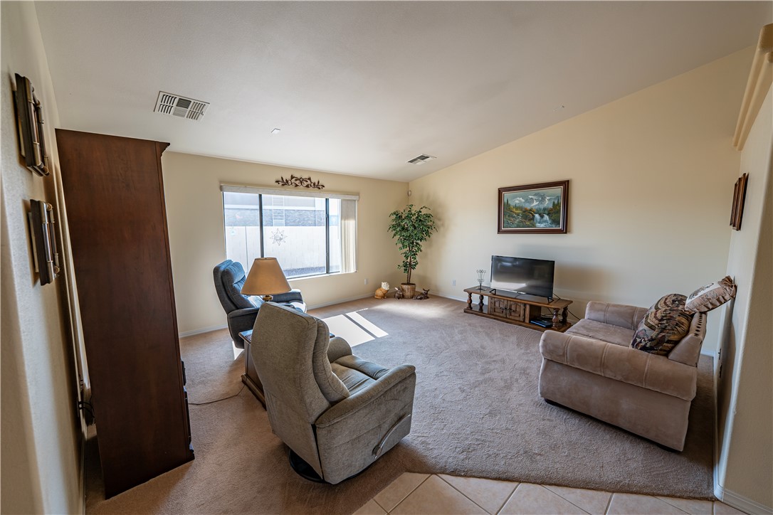 3790 Steel Avenue Kingman, AZ 86409 - Photo 15 of 41 Living Room