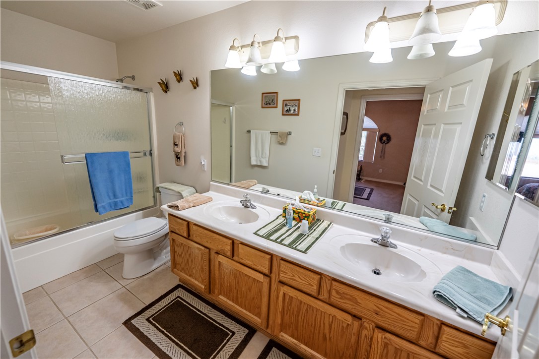 3790 Steel Avenue Kingman, AZ 86409 - Photo 18 of 41 Guest Bathroom
