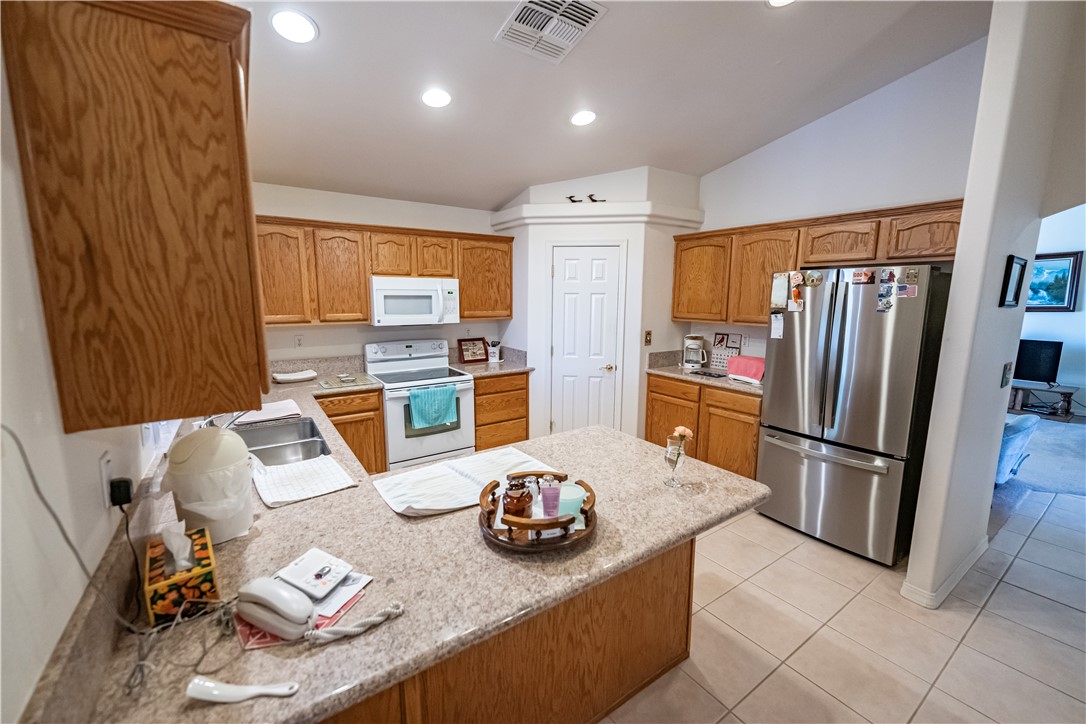 3790 Steel Avenue Kingman, AZ 86409 - Photo 8 of 41 Kitchen