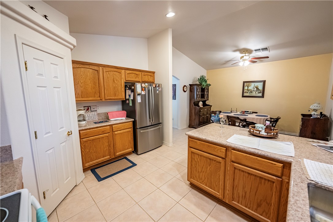 3790 Steel Avenue Kingman, AZ 86409 - Photo 9 of 41 Kitchen