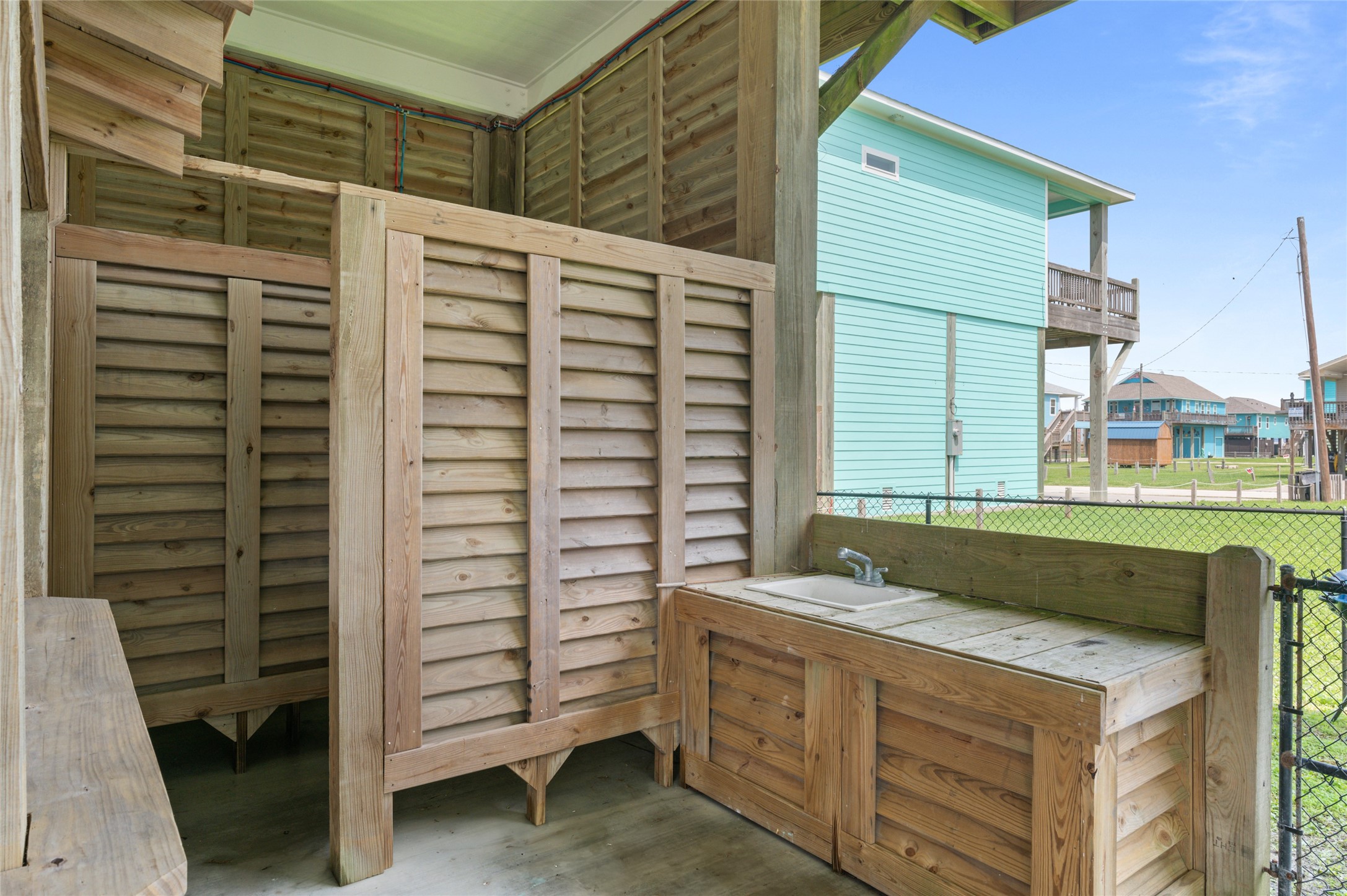 982 South Redfish Crystal Beach, TX 77650 - Photo 5 of 44 a bathroom with a sink and a mirror