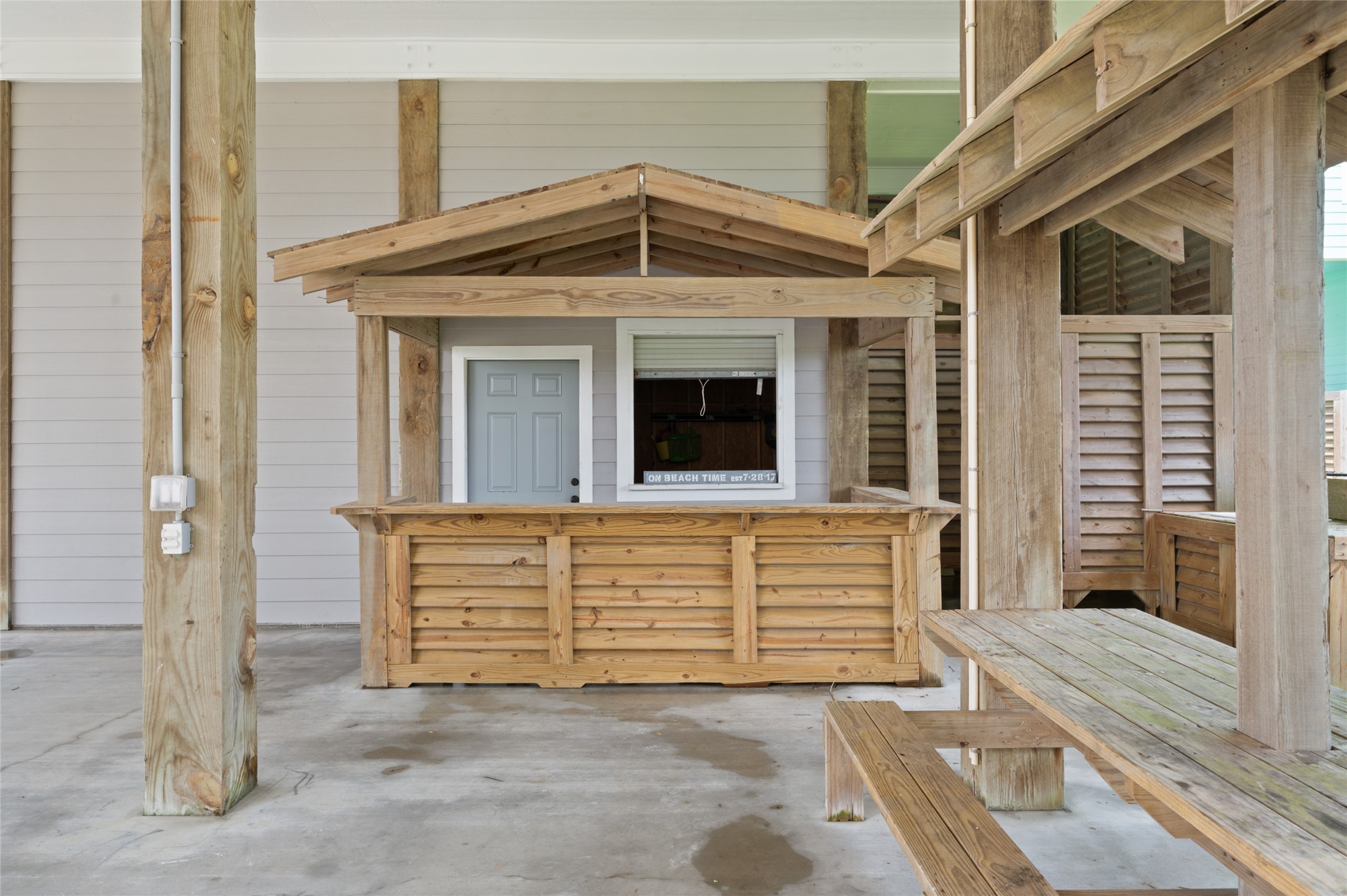 982 South Redfish Crystal Beach, TX 77650 - Photo 6 of 44 a view of a house with a small yard