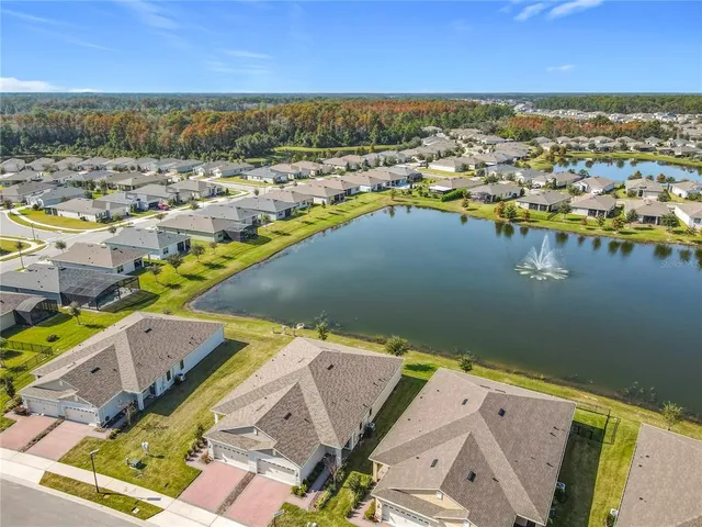 a view of a yard in front of the house