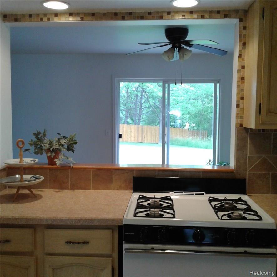 8488 Pepper Ridge Drive Grand Blanc, MI 48439 - Photo 10 of 24 GREAT VIEW WHILE YOUR COOKING