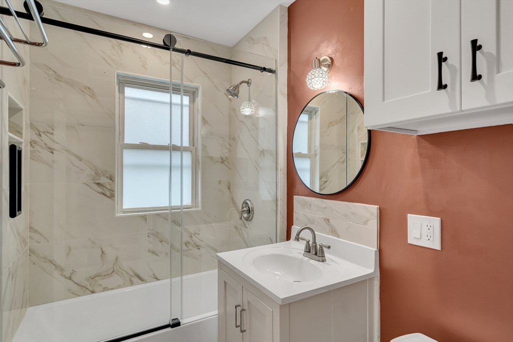 701 Hammond Street, Unit 1 Brookline, MA 02467 - Photo 18 of 28 a bathroom with a sink mirror toilet and bathtub