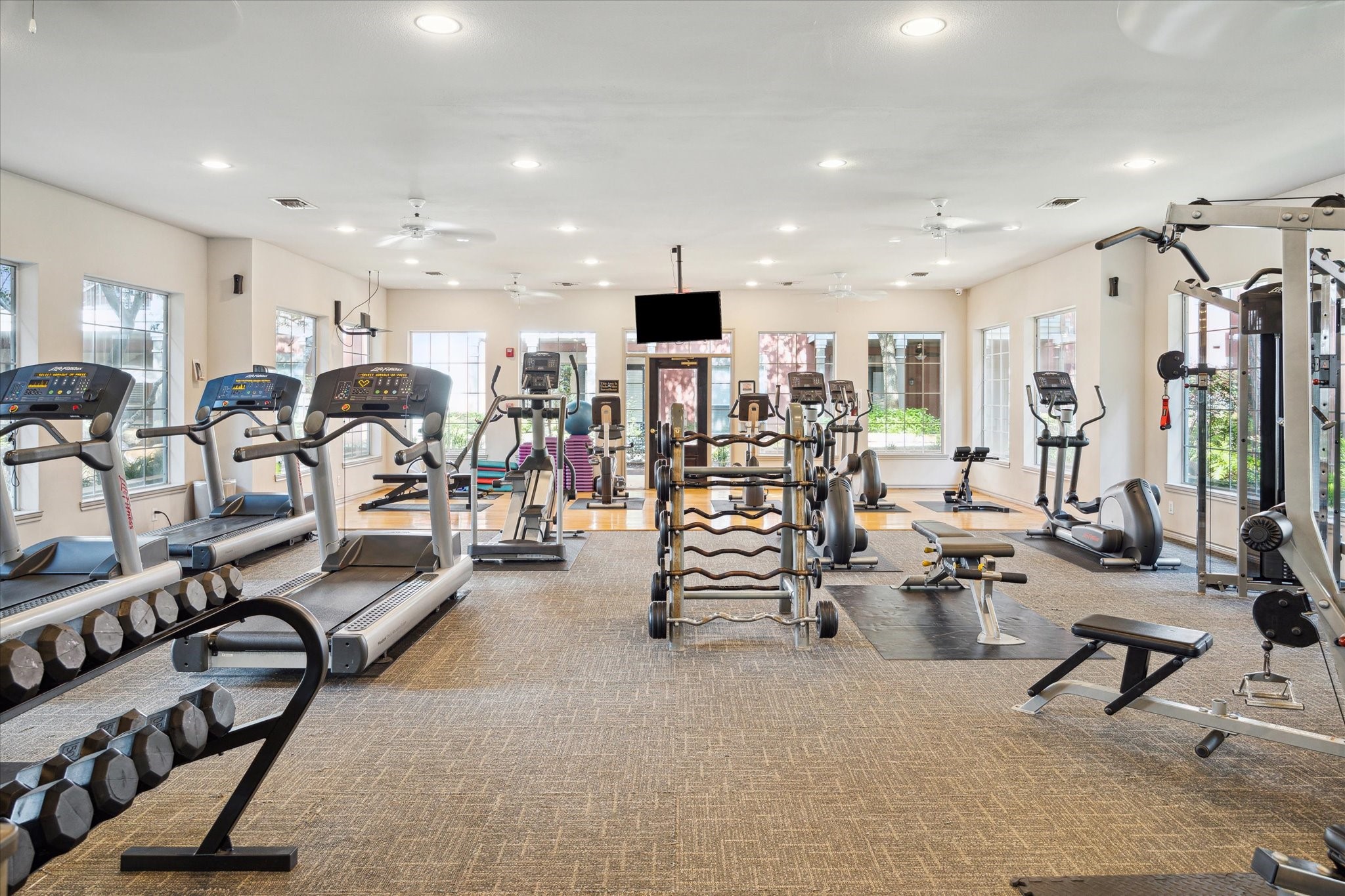 2400 McCue Road, Unit 460 Houston, TX 77056 - Photo 19 of 21 a view of a room with gym equipment