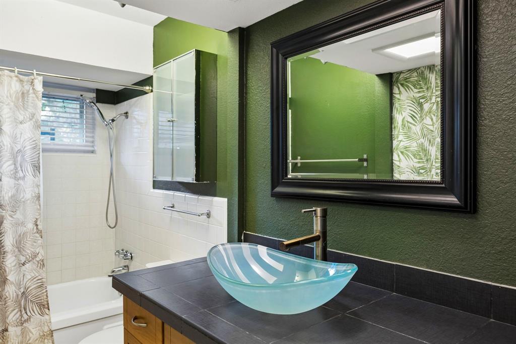 8938 Angleton Place Dallas, TX 75243 - Photo 11 of 27 Gallery Image 11