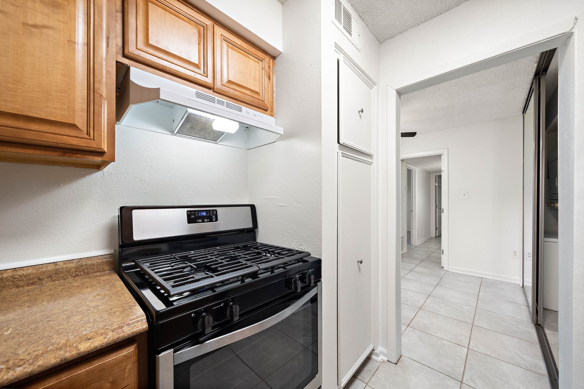 711 Holiday Drive, Unit 63 Galveston, TX 77550 - Photo 6 of 10 a stove top oven sitting inside of a kitchen