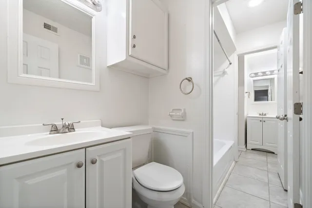 $1,300 | 711 Holiday Drive, Unit 63, Galveston, TX 77550