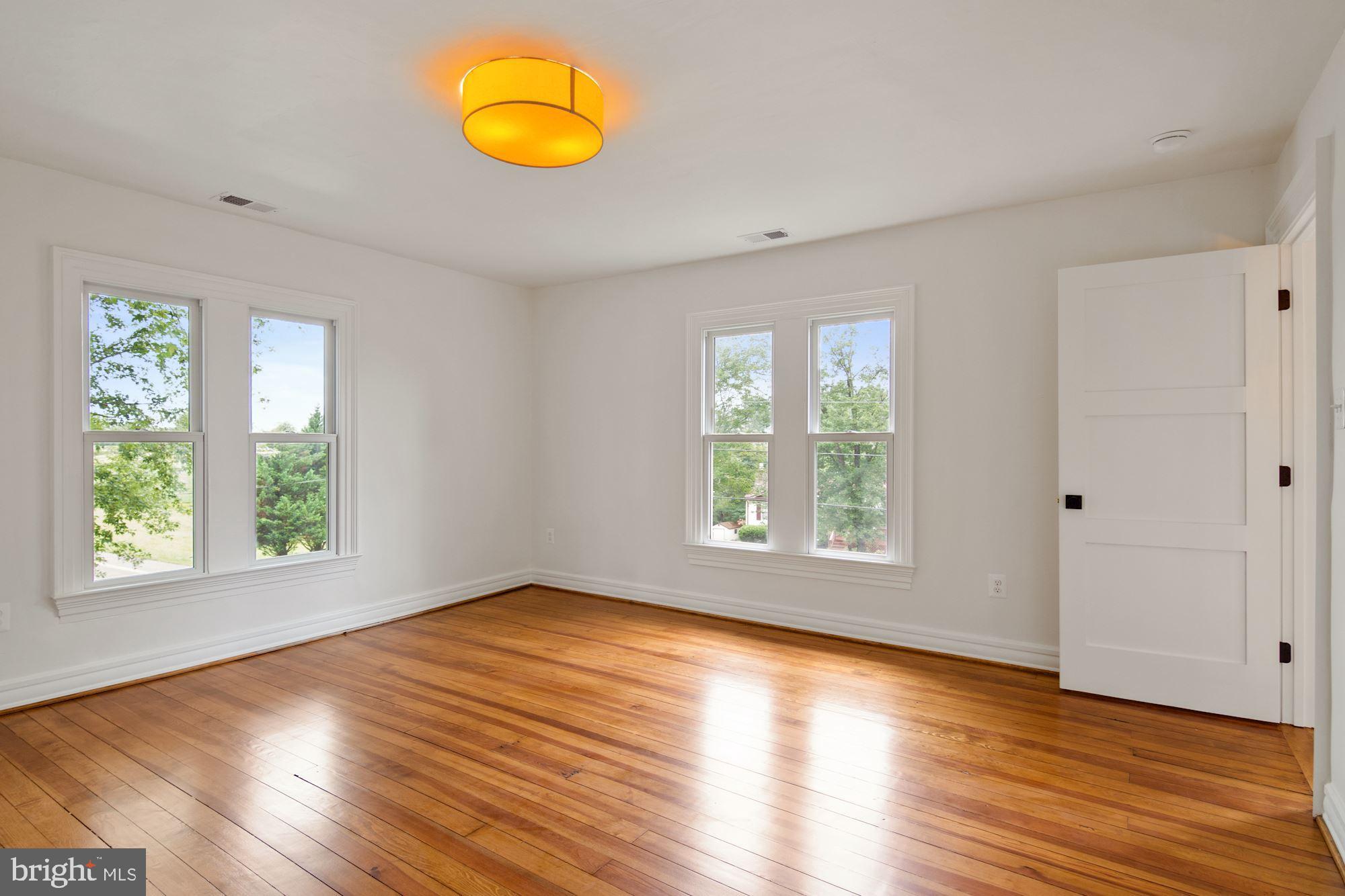 7021 Leeds Manor Road Marshall, VA 20115 - Photo 21 of 31 Third bedroom is nice size