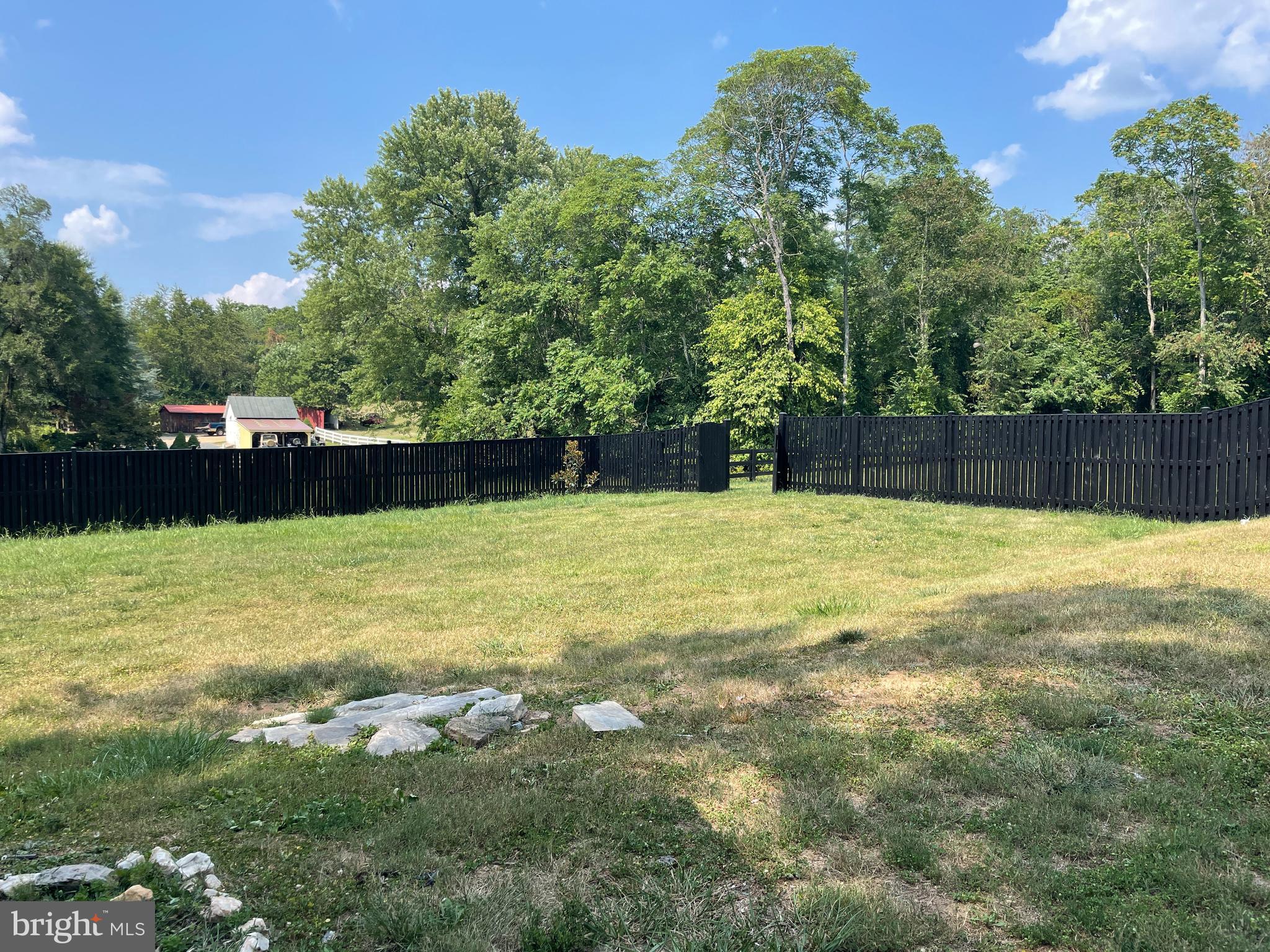 7021 Leeds Manor Road Marshall, VA 20115 - Photo 28 of 31 Huge fenced side yard, perhaps a pool or swings?
