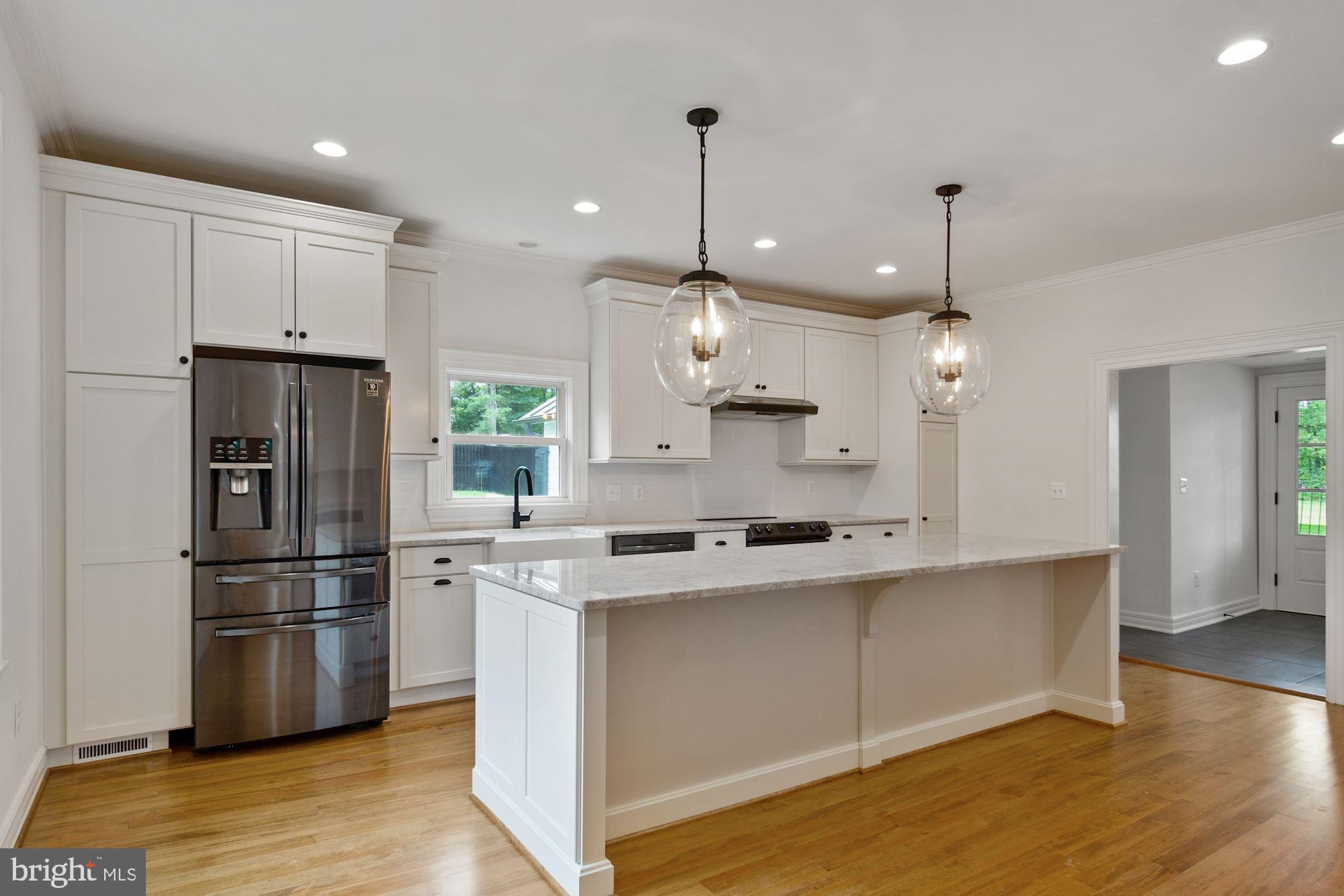 7021 Leeds Manor Road Marshall, VA 20115 - Photo 6 of 31 Kitchen features pendant lighting, wood floors