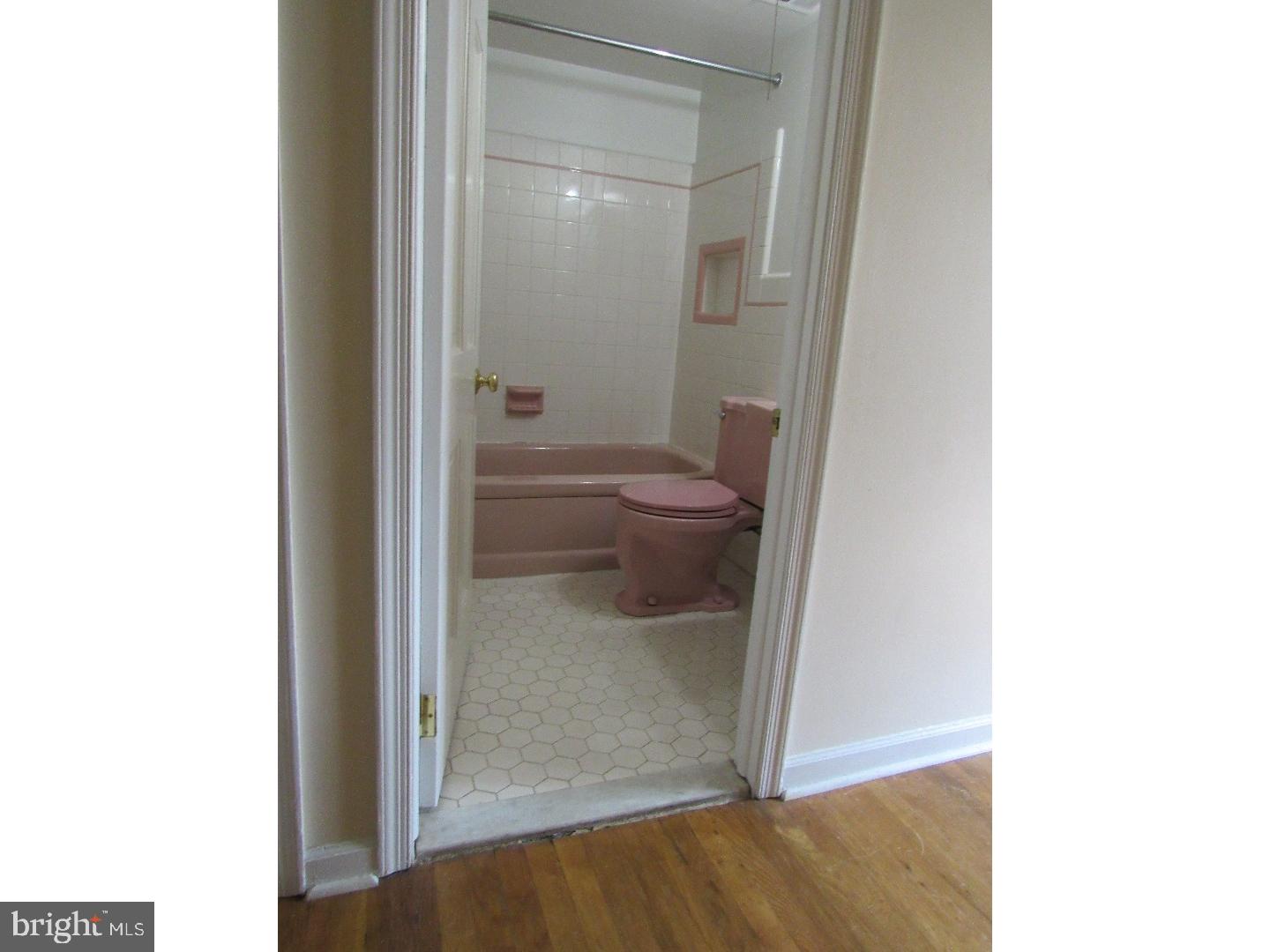419 Quince Street Philadelphia, PA 19147 - Photo 14 of 31 2nd floor bath