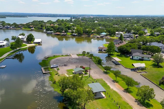 a house view with a entertaining space