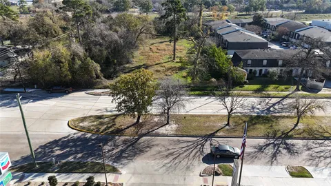 $499,000 | 2818 West T C Jester Boulevard, Houston, TX 77018