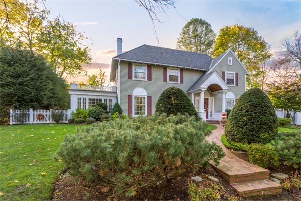 62 Country Club Road Melrose, MA 02176 - Photo 1 of 30 Gallery Image 1