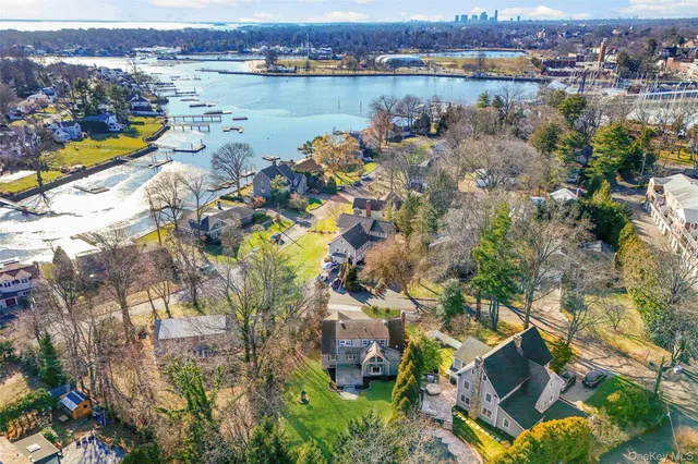 $1,295,000 | 226 Guion Drive, Mamaroneck, NY 10543